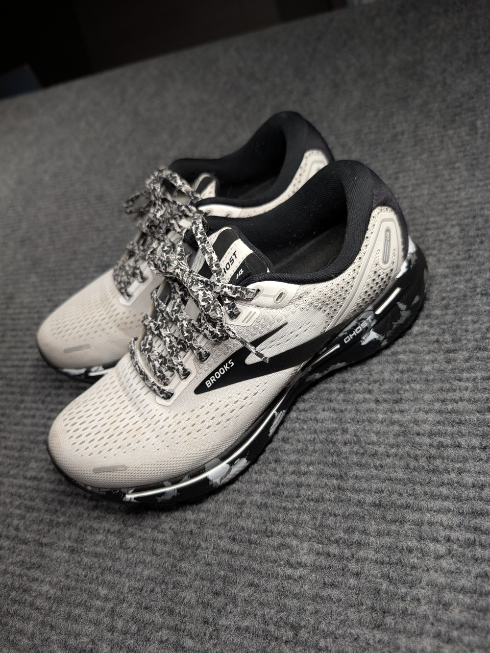 Women’s Brooks Ghost 14 Running Shoes Snow Camo Pattern Black & White Sz 7